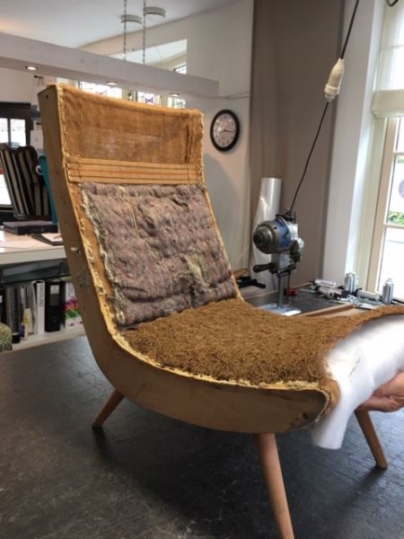 herstofferen stoel en bank in enkhuizen restyling van uw meubel