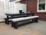 Tuintafel, zoals getoond, € 1500,- inclusief kussens