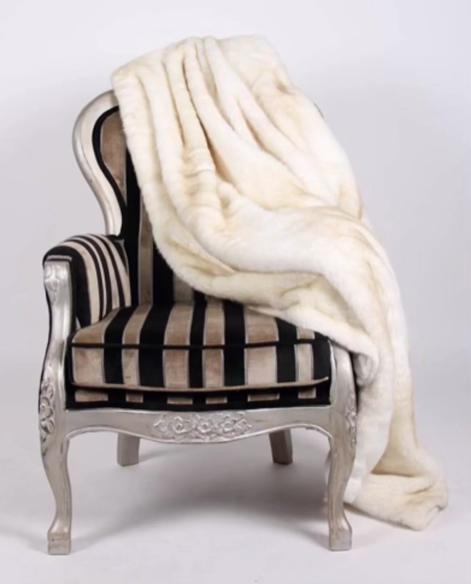Klassieke fauteuil met zilveren frame en zwart-beige gestreepte stoffering